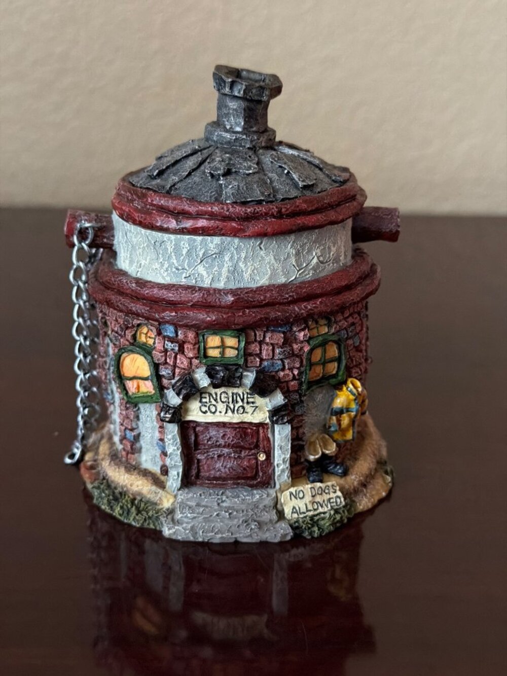 2001 Boyds Bears Roadside American 33 1/3 Hero’s Hook and Ladder Fire House #7